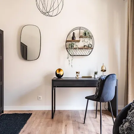 Akicity Santos Lush *